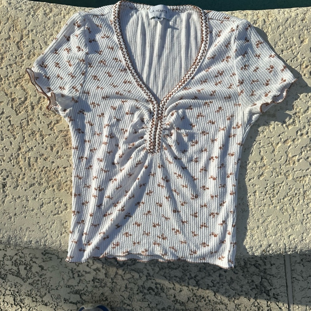 La Hearts White and Brown Short Sleeve Top
